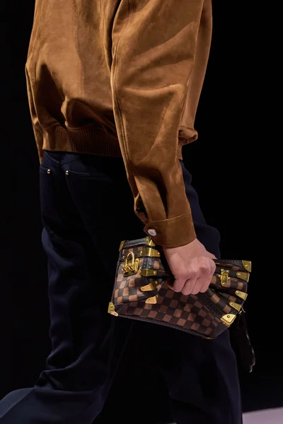 Look 25